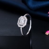 Hypoallergenic Zirconia Ring For Women Micro Inlaid Sparkling Jewelry Copper Plated Platinum Tone Fashion Gift