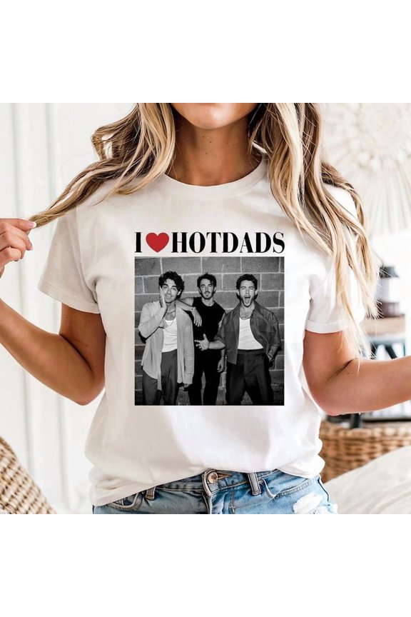 I Love Hot Dads Unisex T-Shirt - Gategoo