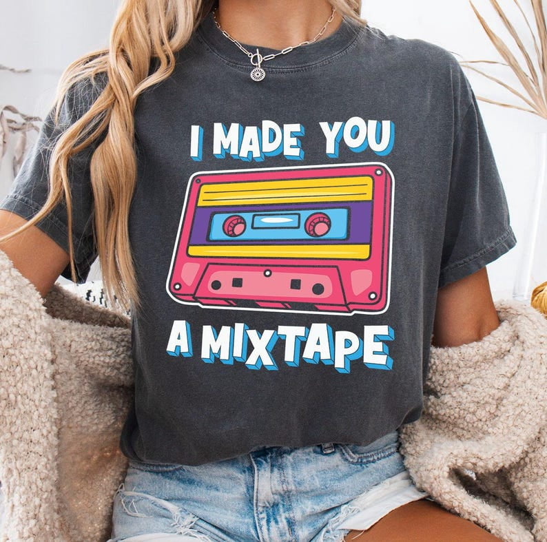 T-shirt vintage con motivo a cassetta musicale degli anni '80 e '90, T