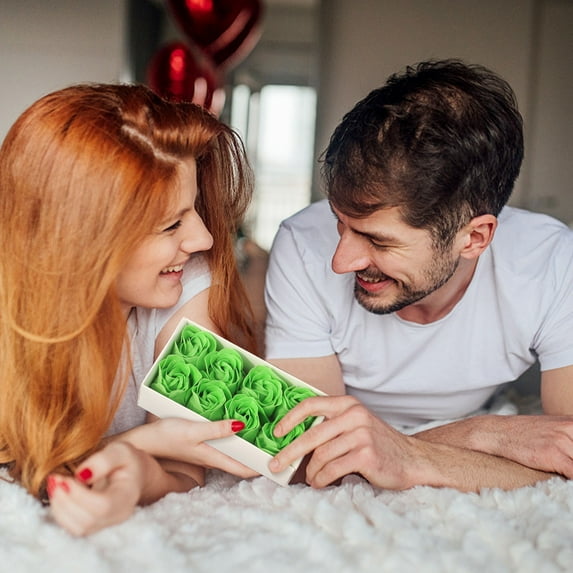 FAMTKT Women's Valentine Gift Set 8Pcs Pretty Red Rose Unique Romantic Gift Box for Mom Wife Girlfriend Birthday Holiday Green,Home Decor Collection