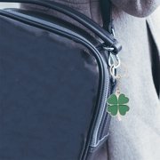 IFANLANDOR 4Pcs Green Alloy Four Leaf Keychains Sturdy Key Hanging Decor Unique St Patrick Day Accessory