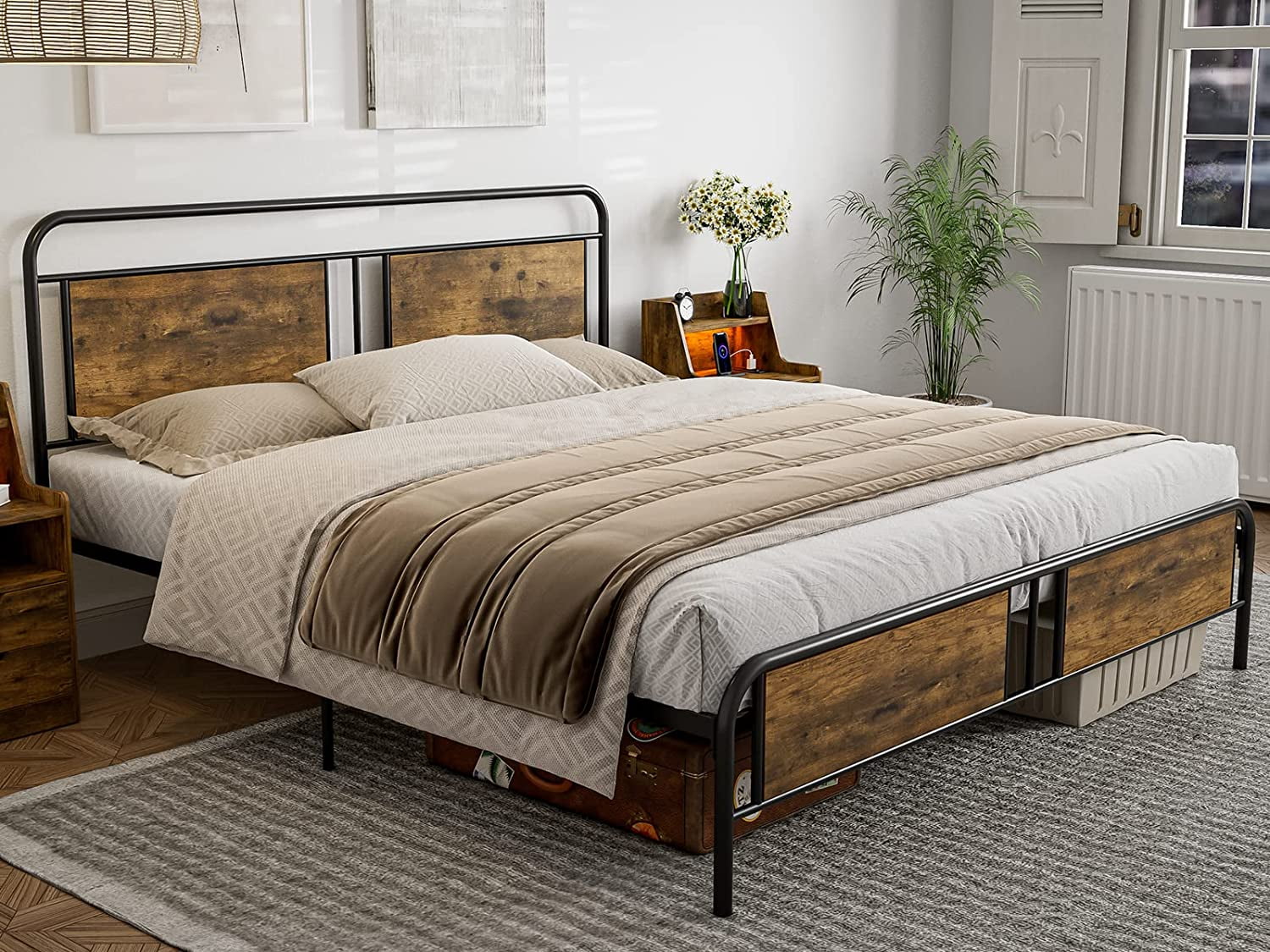 IKIFLY Metal California King Bed Frames, Industrial Cal King Platform Bed Frame with Wood