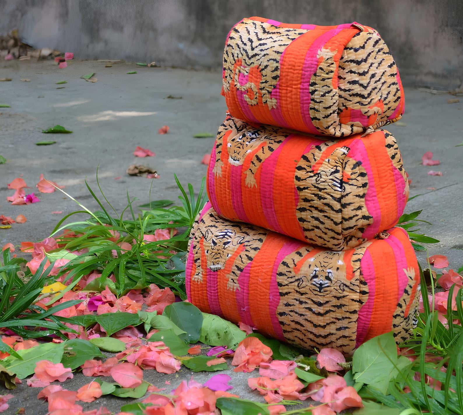 INDACORIFY Cotton Quilted Toiletry Bag Set of 3 Pieces Tiger Print Cosmetic Makeup Bags Pouches Travel Vintage Storages Shaving Kit