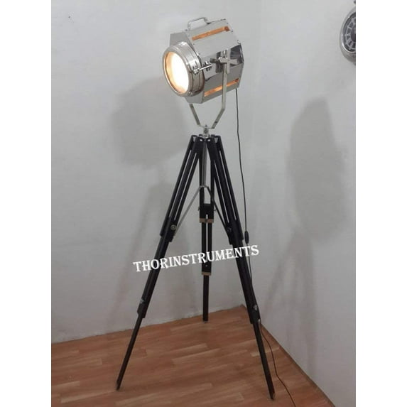 INDUSTRIAL STYLE VINTAGE MOVIE CHROME SPOT LIGHT FLOOR STANDING BLACK WOODEN TRIPOD LAMP