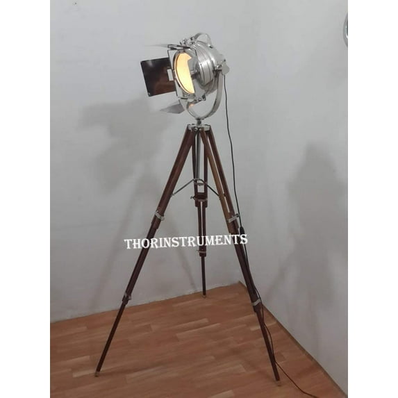 INDUSTRIAL STYLE VINTAGE MOVIE SPOT LIGHT FLOOR STANDING WOODEN TRIPOD LAMP