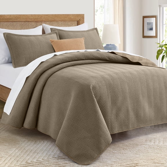 IR Imperial Rooms 3-Piece Linen Quilt Set, Ultrasonic Chevron Pattern Bedspread Soft Lightweight Coverlet, Queen, Camel
