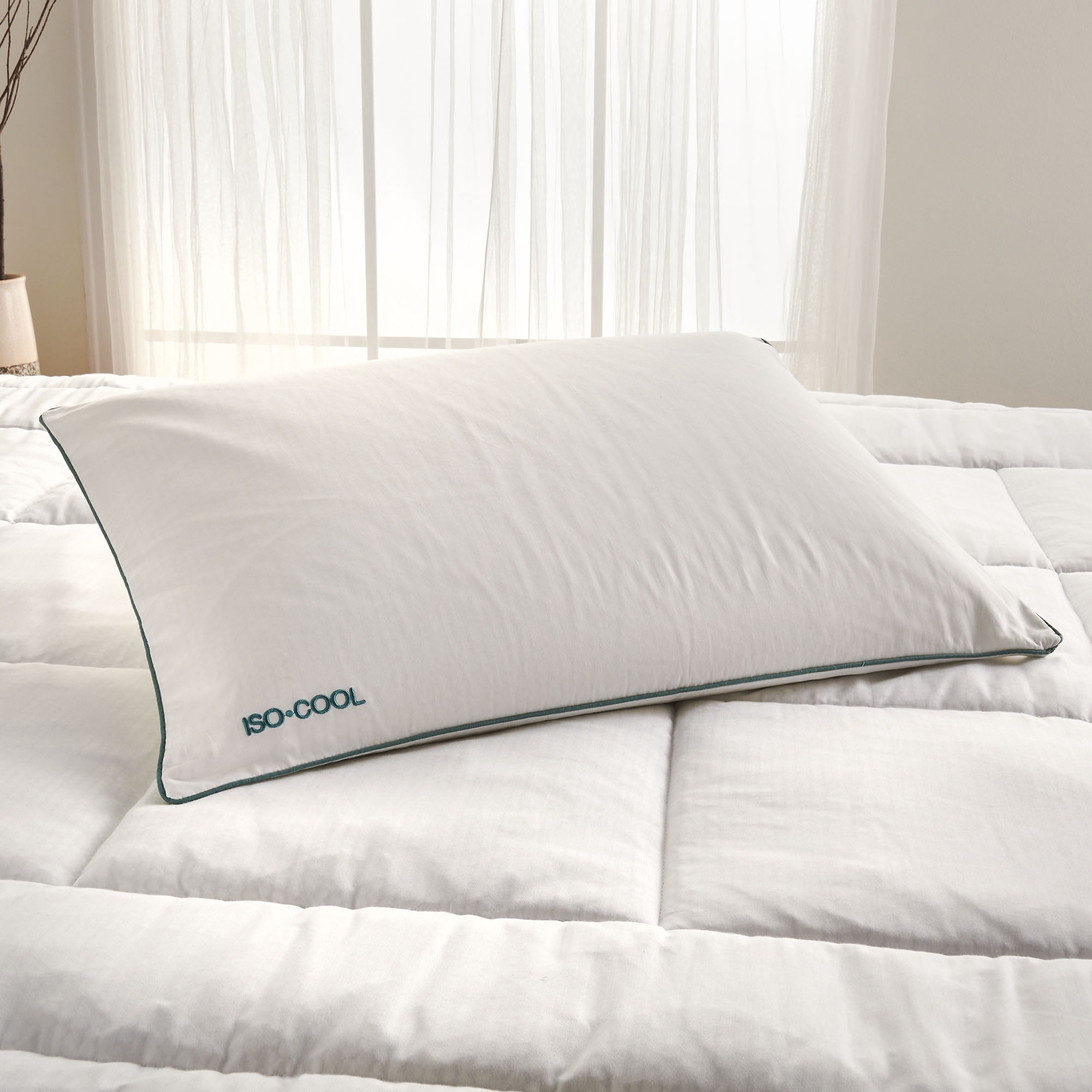ISOCOOL Bed Pillow Featuring Serene Foam