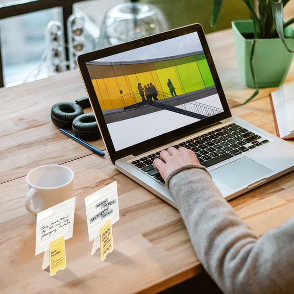 Ihvewuo 24pcs Funny Office Desk Sign 12 Styles Mini Acrylic Caution Desk Decor Cute Office Supplies for Coworker Employee Appreciation Present Yellow