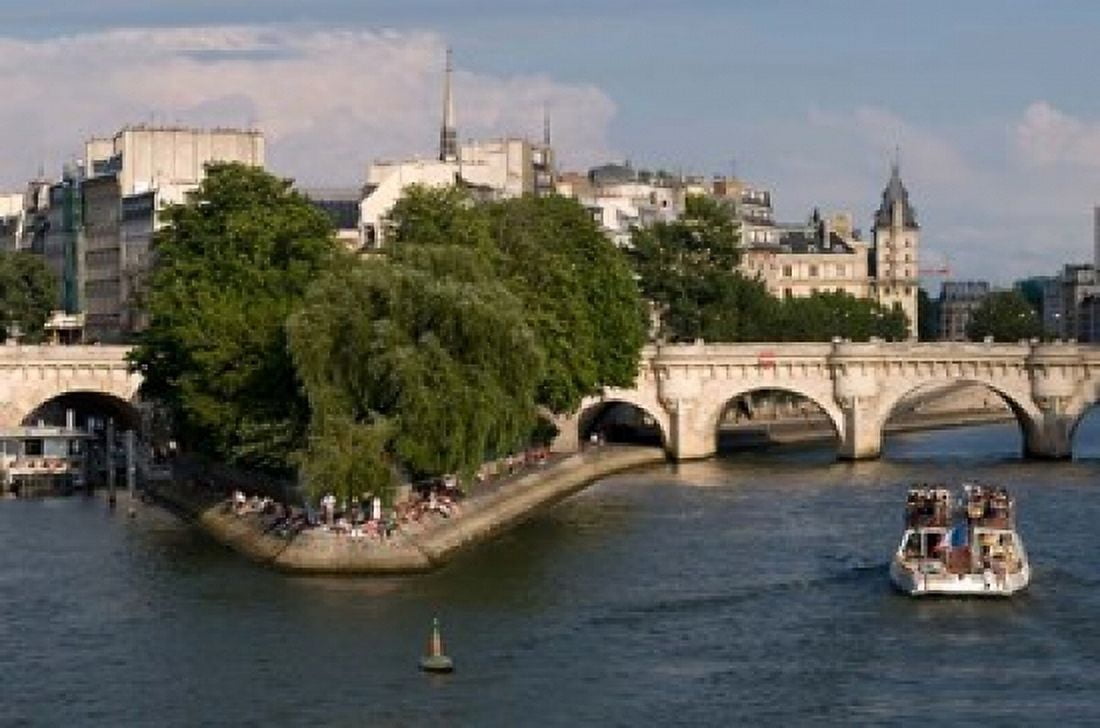 Ile de la Cite Paris France Canvas Art - Sergio Pitamitz DanitaDelimont (26 x 18)
