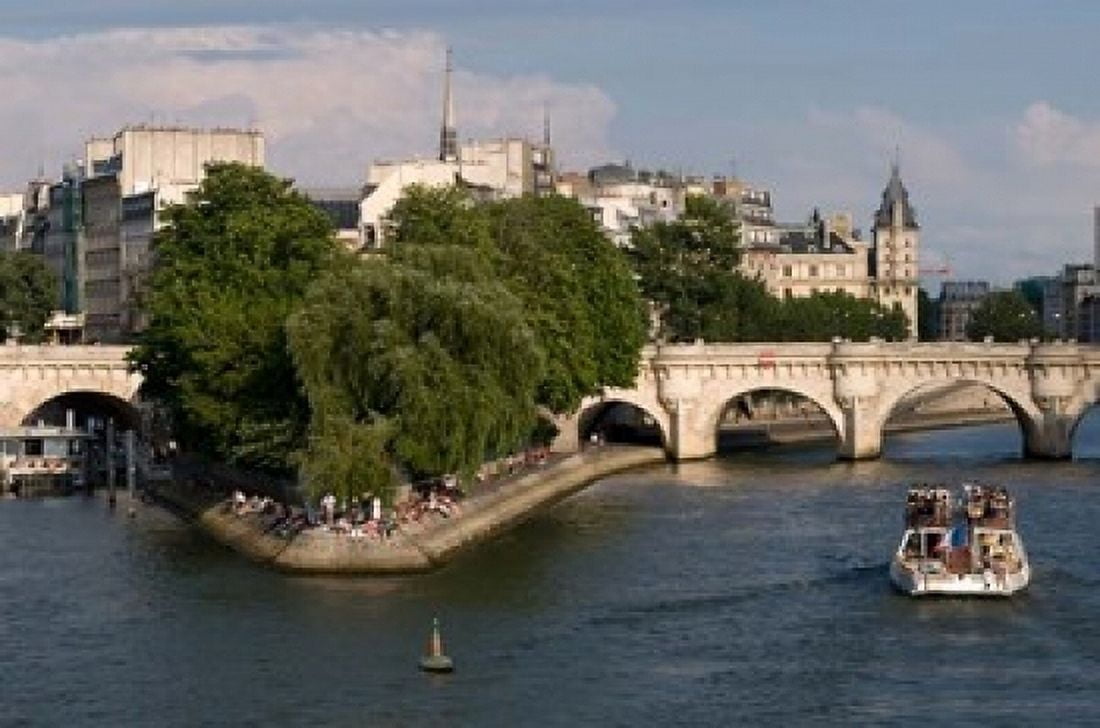 Ile de la Cite Paris France Canvas Art - Sergio Pitamitz DanitaDelimont (36 x 24)