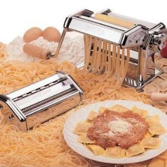 Imperia Pasta Maker Pastaia Italina Set has 4 cutting attachments, 6