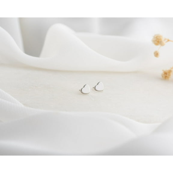 Implant Grade Titanium Push In Flat Back Heart Labret stud, Threadless Tragus Stud, Cartilage Helix Earring, sleeper earrings