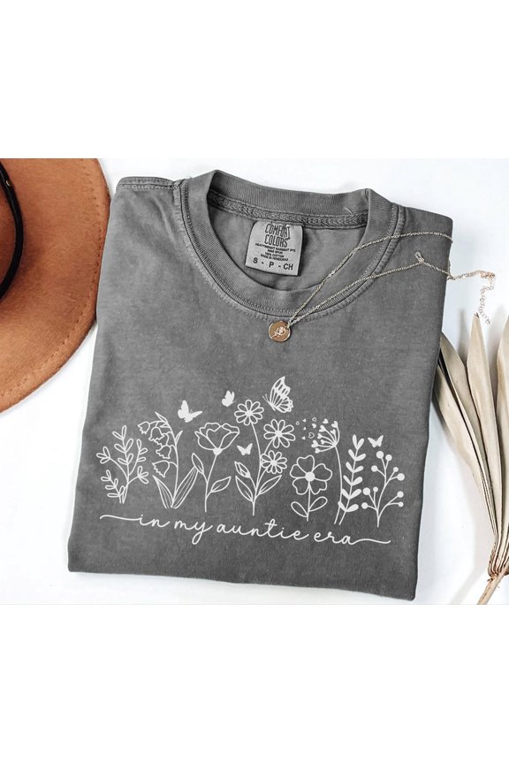 In My Auntie Era New Aunt Floral Pregnancy Reveal For Aunty Boho Baby Announcement Wildflowers T-Shirt