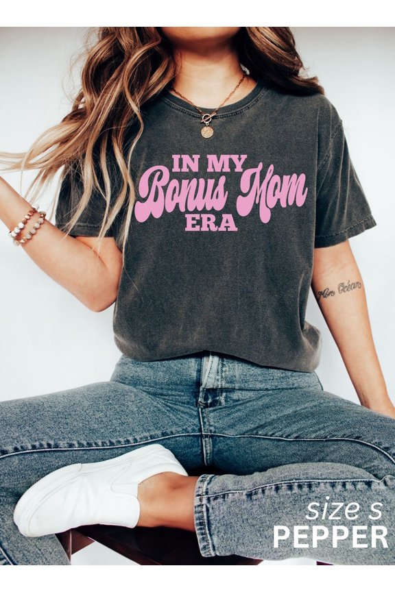 In My Bonus Mom Era Retro Step Mother Concert T-Shirt