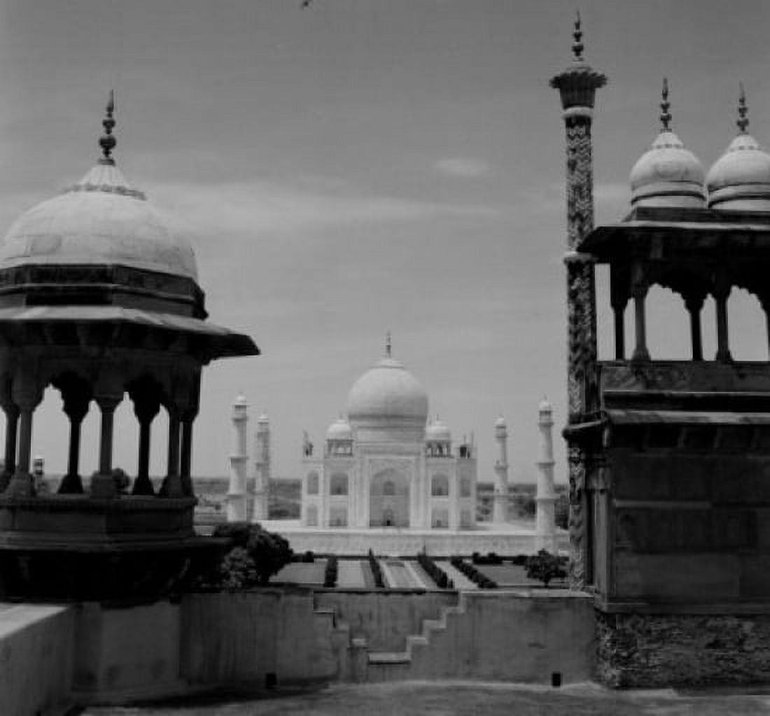 India Agra View on Taj Mahal Canvas Art - (18 x 24)