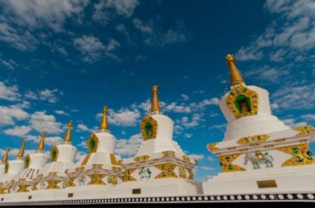 India Jammu and Kashmir Ladakh Leh chortens at Thiksey Monastery Canvas Art - Ellen Clark DanitaDelimont (19 x 29)