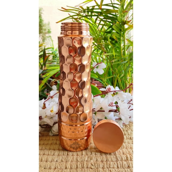 Indian Art Villa Copper Champion Bottle With Shine Finish In Honeycomb Design With Hammered Strip, Volume- 34 Oz