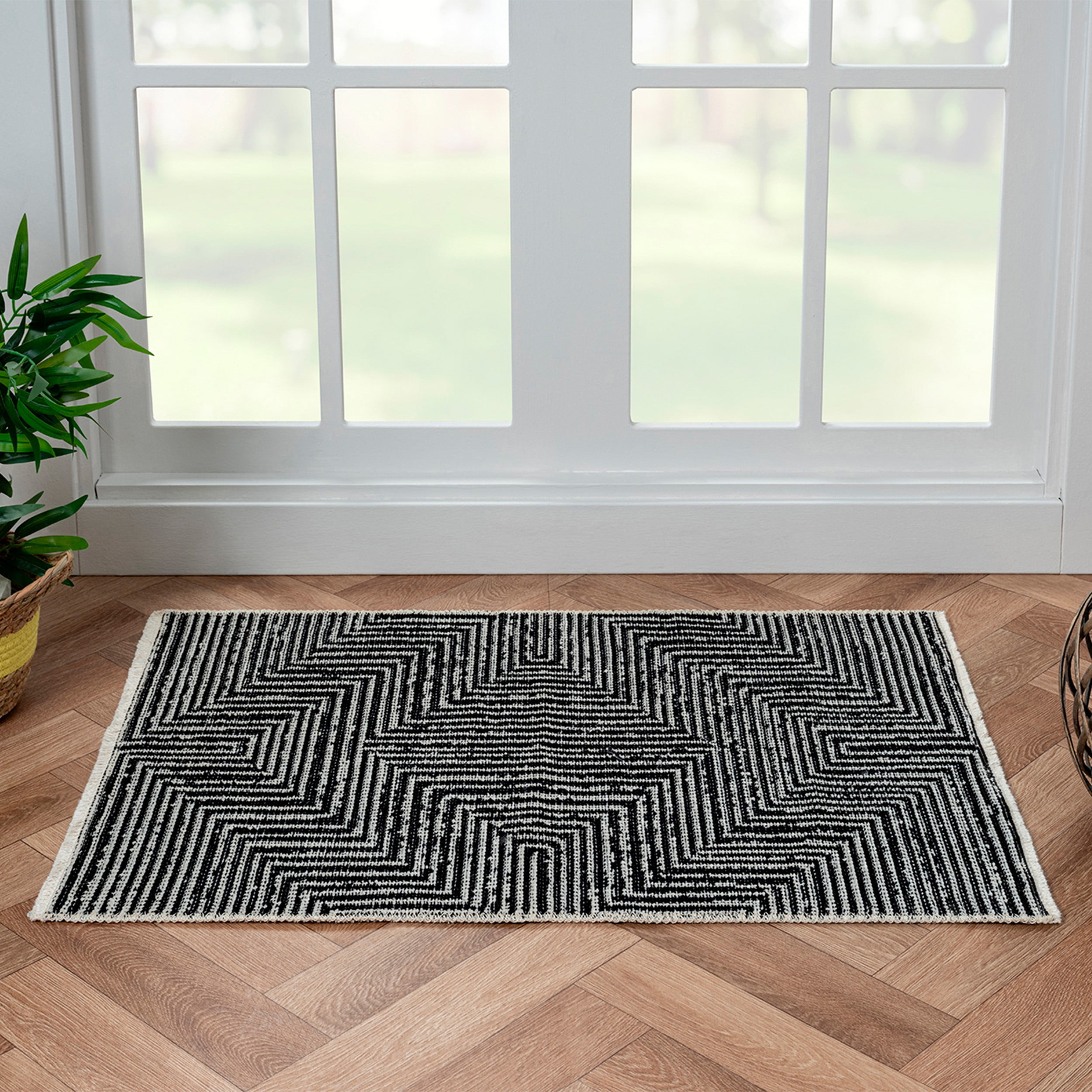 Indigo Ink Votra Black Abstract Geometric Indoor Area Rug, 2' x 3', Machine Washable