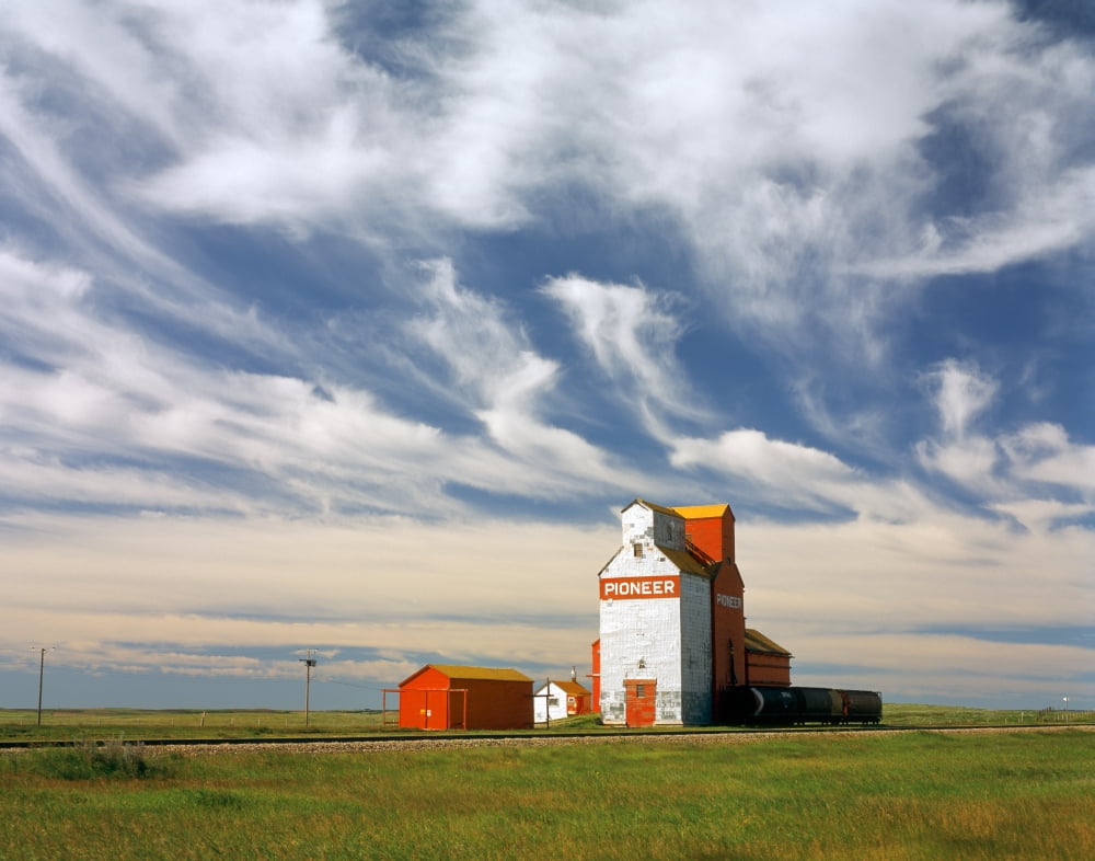 Inland grain terminal with railway in the prairies Instow Saskatchewan Canada Canvas Art - Dave Reede Design Pics (15 x 12)