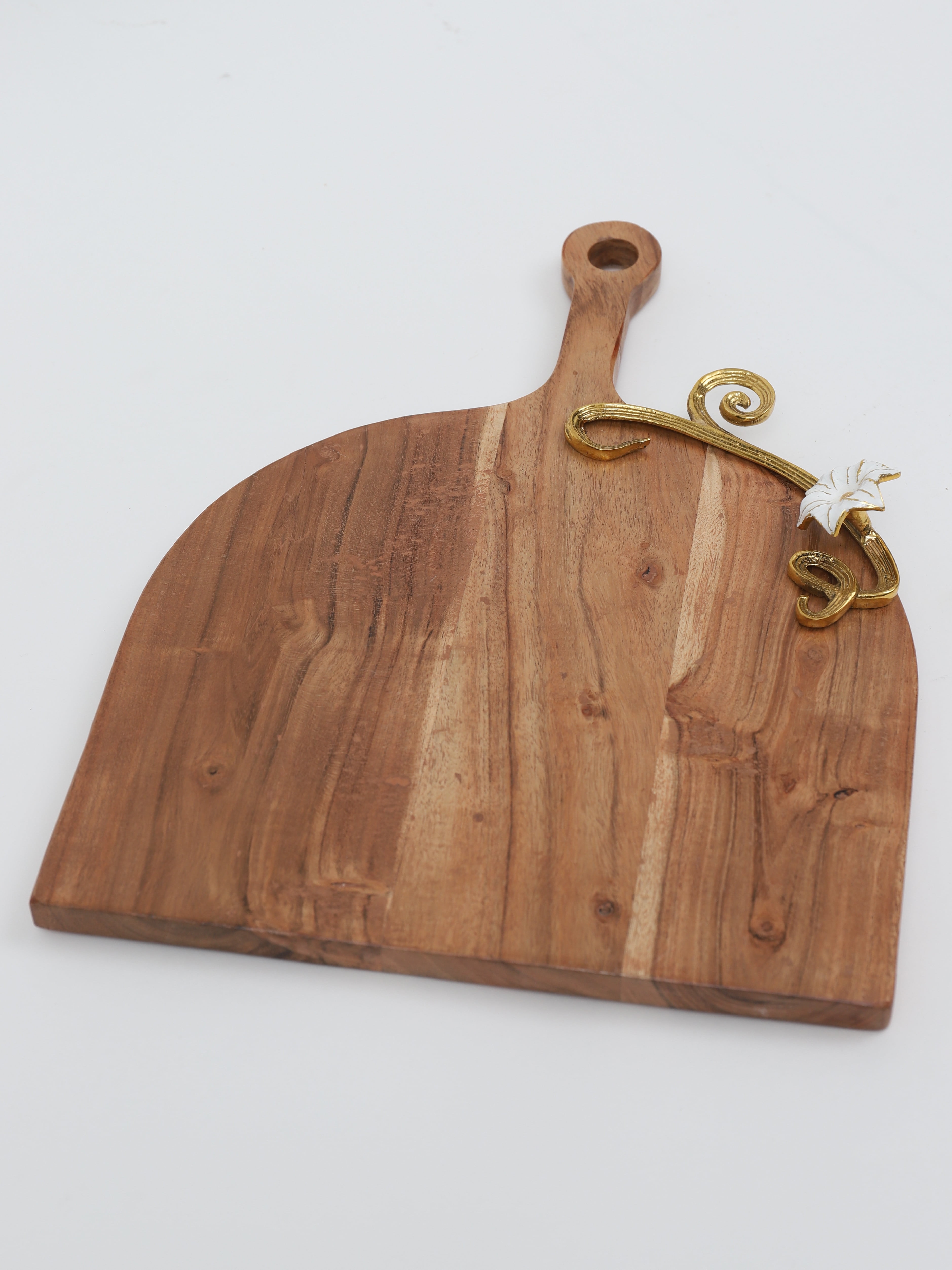 https://i5.walmartimages.com/seo/Inspire-Me-Home-Decor-Wood-Charcuterie-Board-with-Metal-Flower-Details_ac99cb0f-c43f-4338-b8ec-58d4b16d932b.c93b9ad1ffd41b93fe7e1a327af634b2.jpeg