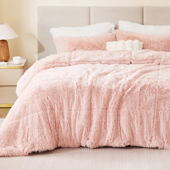Intelligent Design Full/Queen Shaggy Faux Comforter Set, Long Fur Wave Spring Comforter Bedding Set, 3-Piece Warm Bed Set with Pillow Sham, Blush