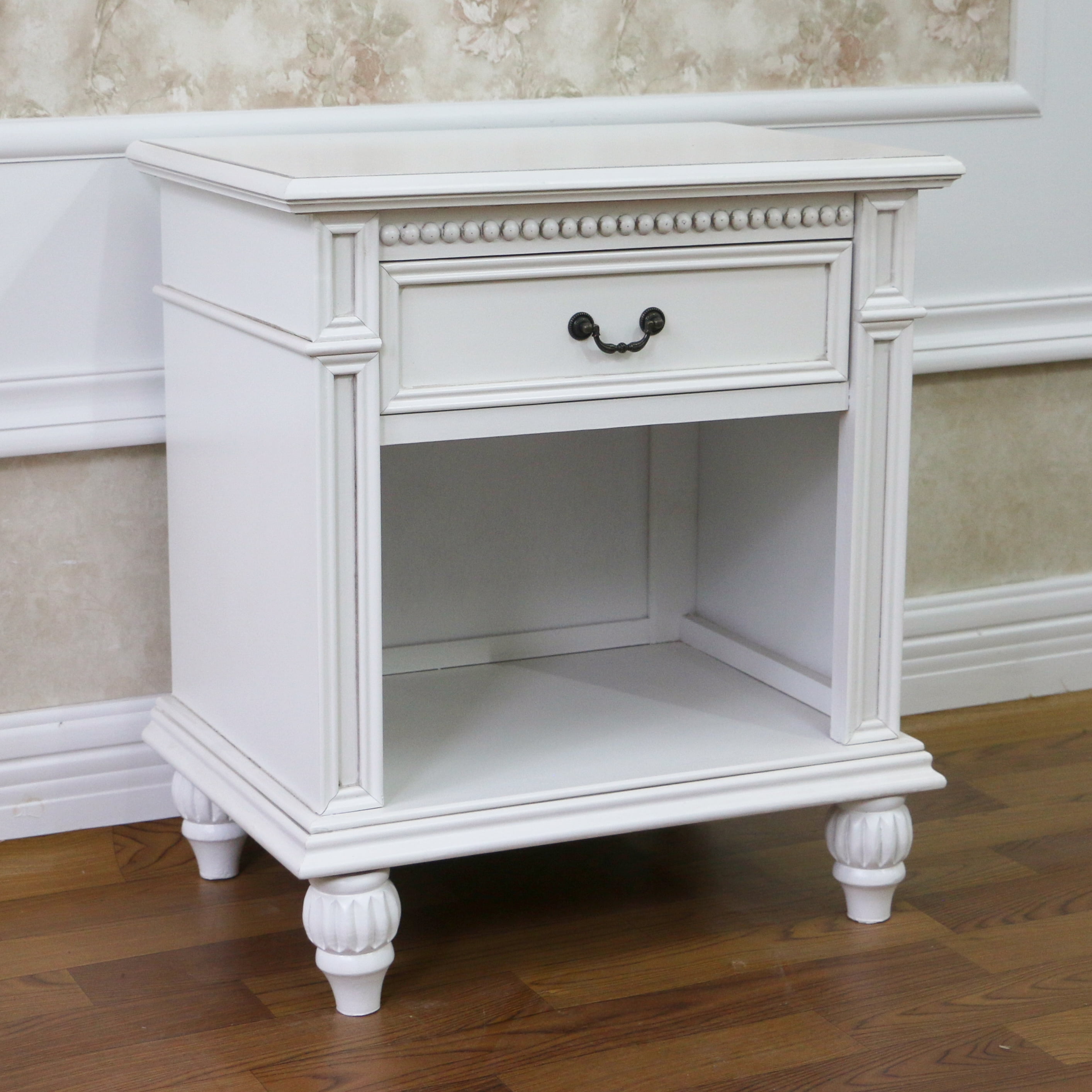 Windsor Antique White Hardwood 17" Beadboard 1-Drawer Nightstand