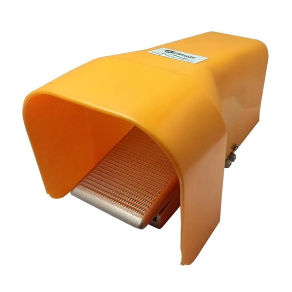 Interstate Pneumatics?VFP440CL?2-Position 3-Port Foot Pedal Air Control Valve with Lock & Protective Guard