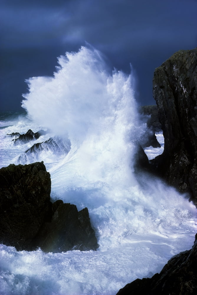 Ireland Waves Crashing On Rocks Canvas Art - The Irish Image Collection Design Pics (12 x 18)