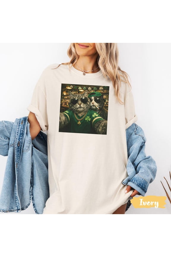 Irish Cat Bar Shirt, St Patrick Lucky Cat Clover Graphic Tee, Vintage Cat Drinking Party Design Shirt Comfort Colors Unisex Cotton T-Shirt, Size S-3XL