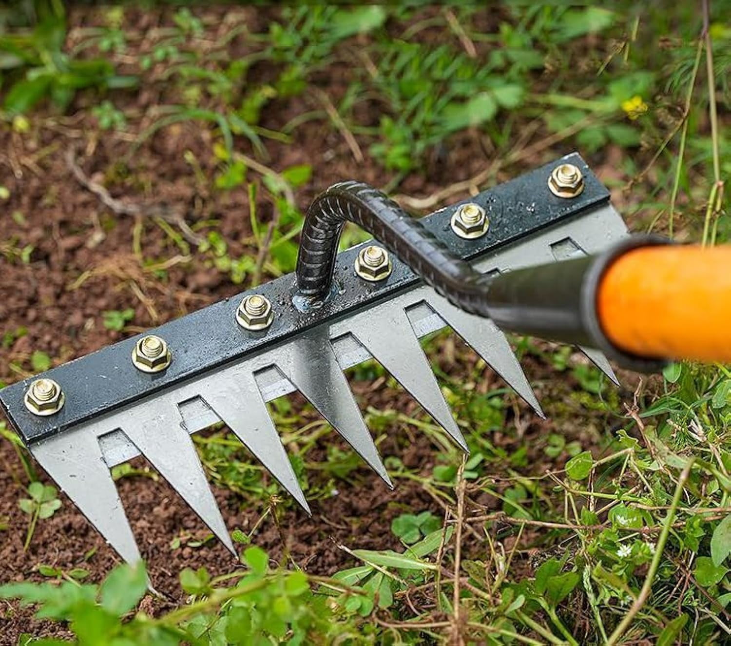 Iron Weeding Rake 2.0, 5/6/7/8 Teeth Carbon Steel Garden Weeding Rakes – Heavy Duty Weed Puller Tool for Lawn Yard Gardens Farm