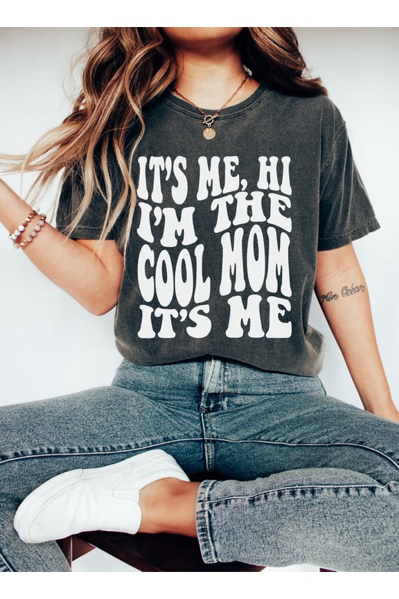 Its Me Hi Im The Mom Cool Birthday Gift T-Shirt