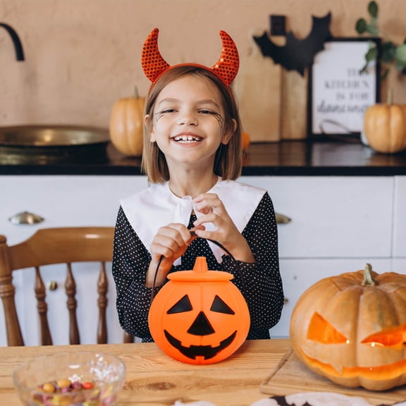Iumwxz Halloween Pumpkin Bucket with Light-Up Feature - 18cm Plastic Handheld Candy Container for Trick or Treating Festive Party Decor and Friends Performances