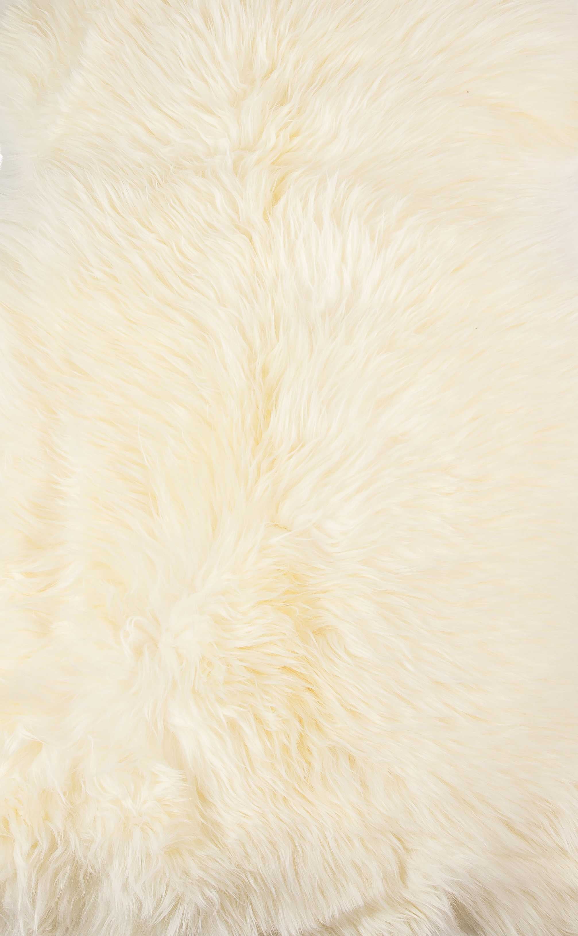 Luxurious Ivory Faux Sheepskin 36"x24" Synthetic Rug