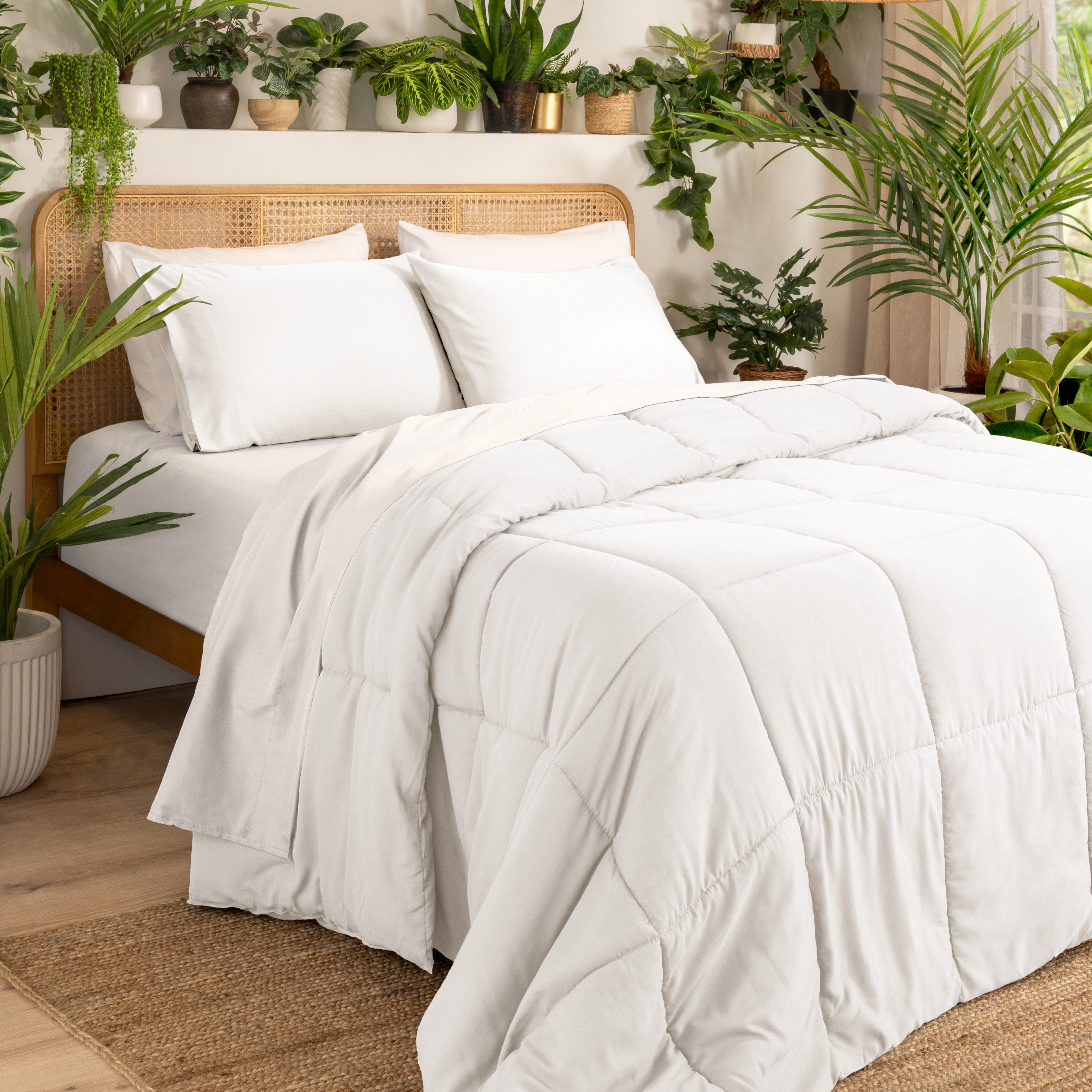 Full White Down Alternative Microfiber Comforter Set