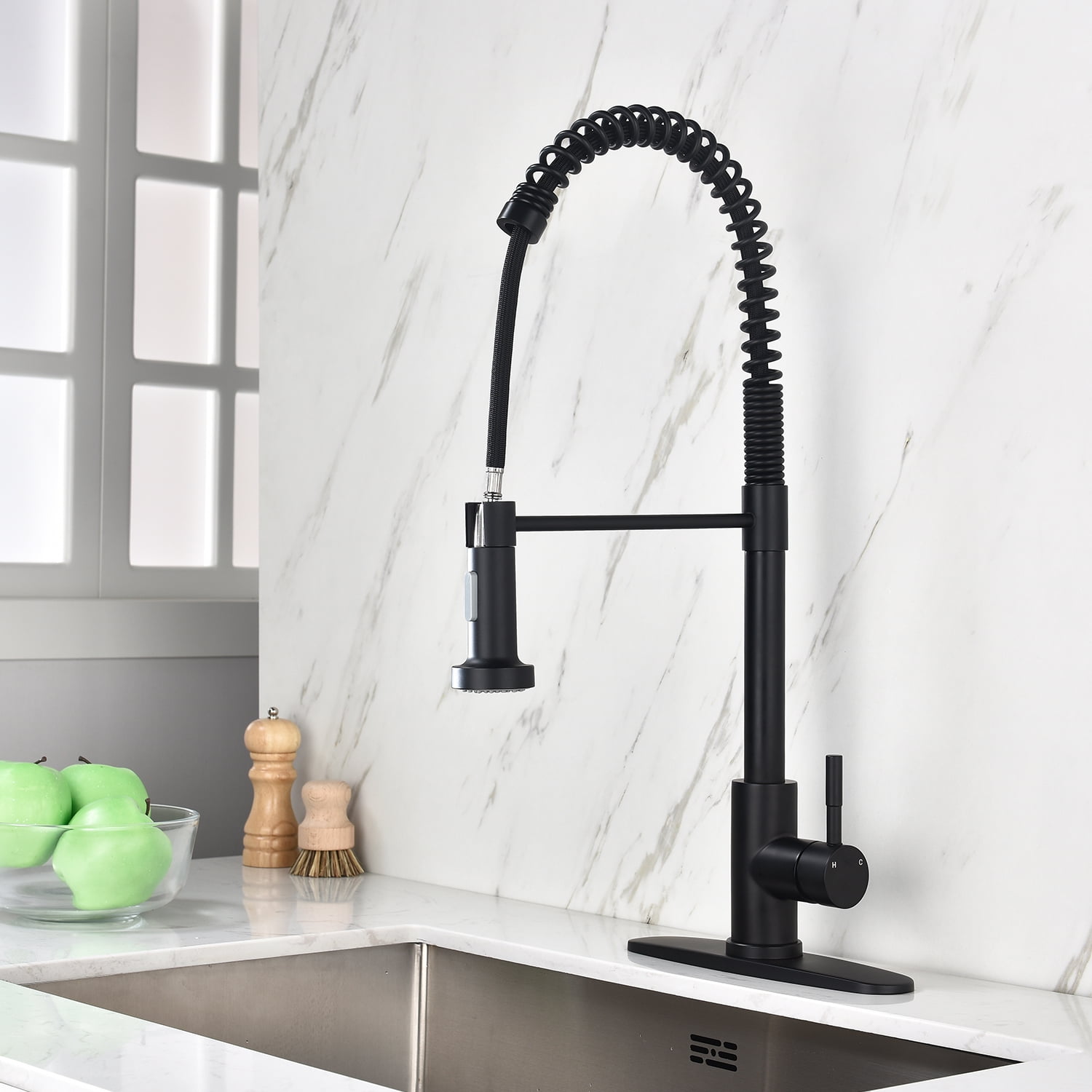 Izzovium Matte Black Kitchen Faucet with Pull Out Sprayer, 360° Swivel High-Arc Stainless Steel Faucet, Single Handle for Easy Temperature Control, 27.95in x 11.81in x 3.14in