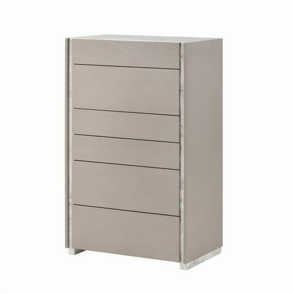 J&M Furniture 17247-C 46 x 28 x 17 in. Pearl Chest