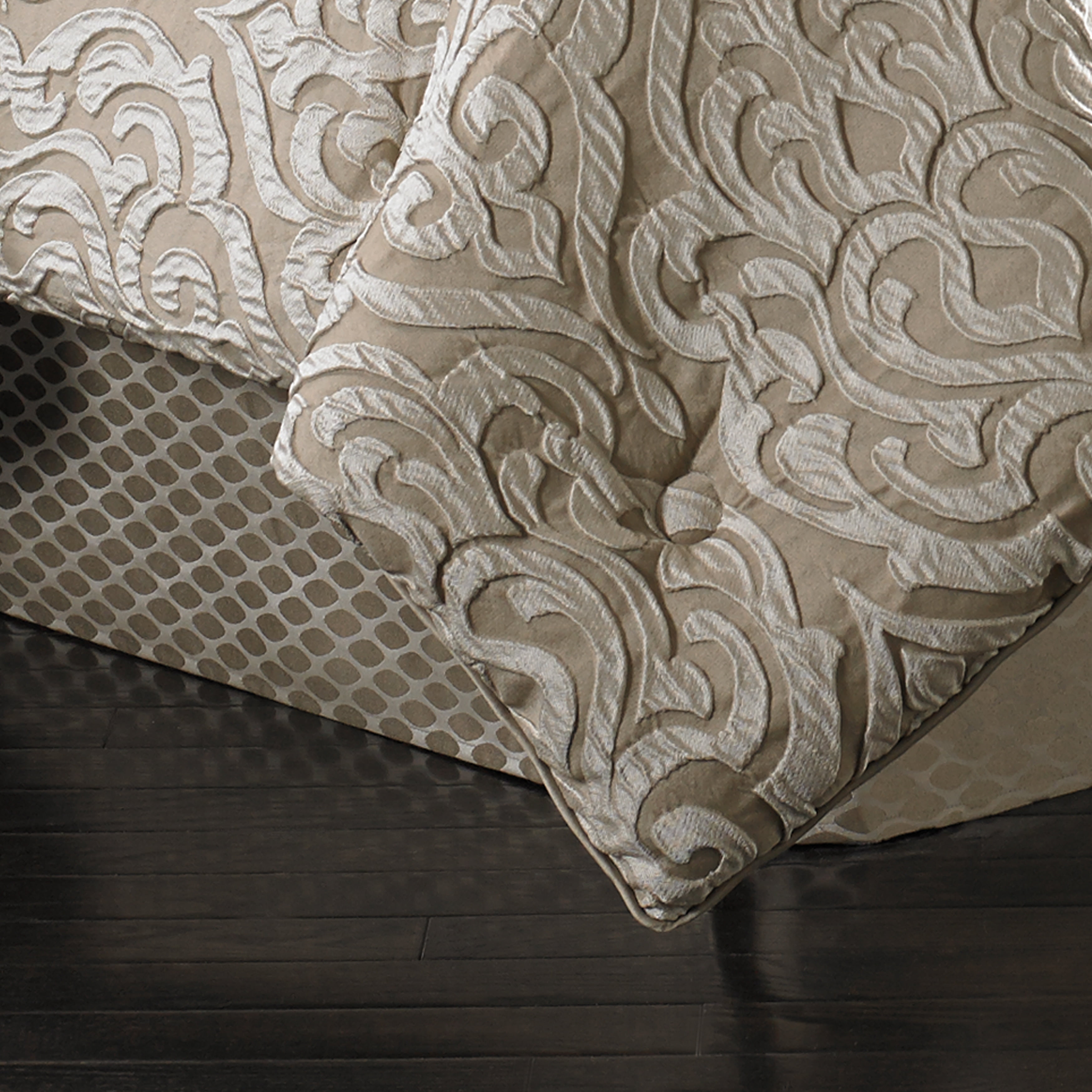 J. Queen New York 4 Piece Queen Comforter Set Astoria Damask Sand E96143