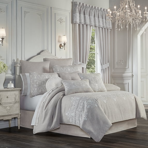 J. Queen New York Aimee Comforter Set Queen