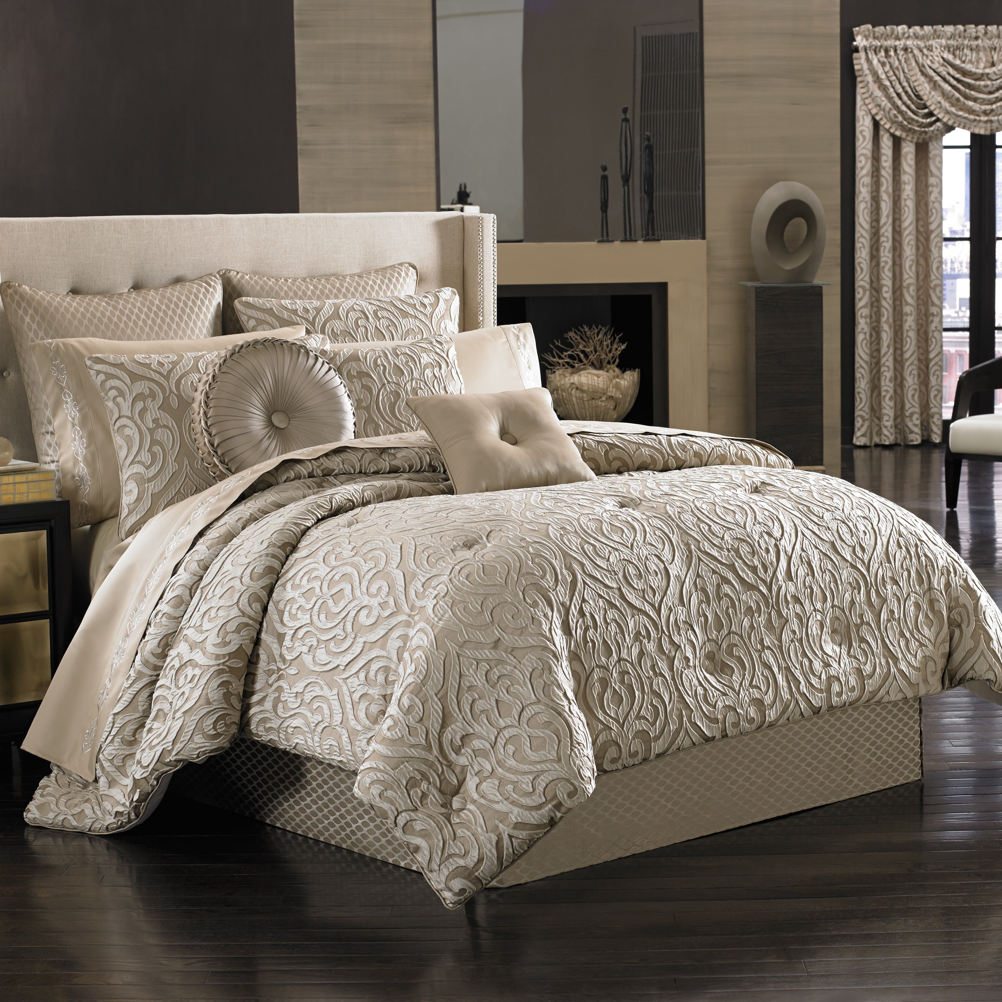 Sand King Jacquard Damask Comforter Set with Shams