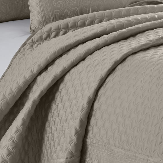 J. Queen New York Lyndon Coverlet Quilt Taupe Full - Queen
