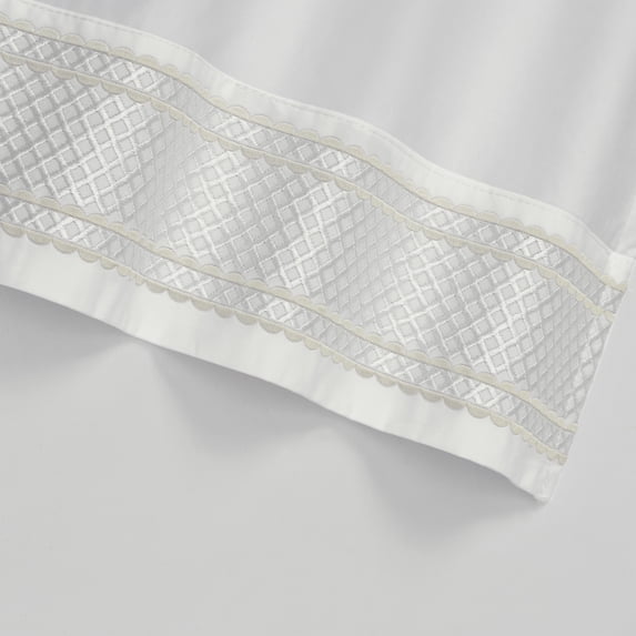 J. Queen New York Monarch Embroidered Sheet Set King - White