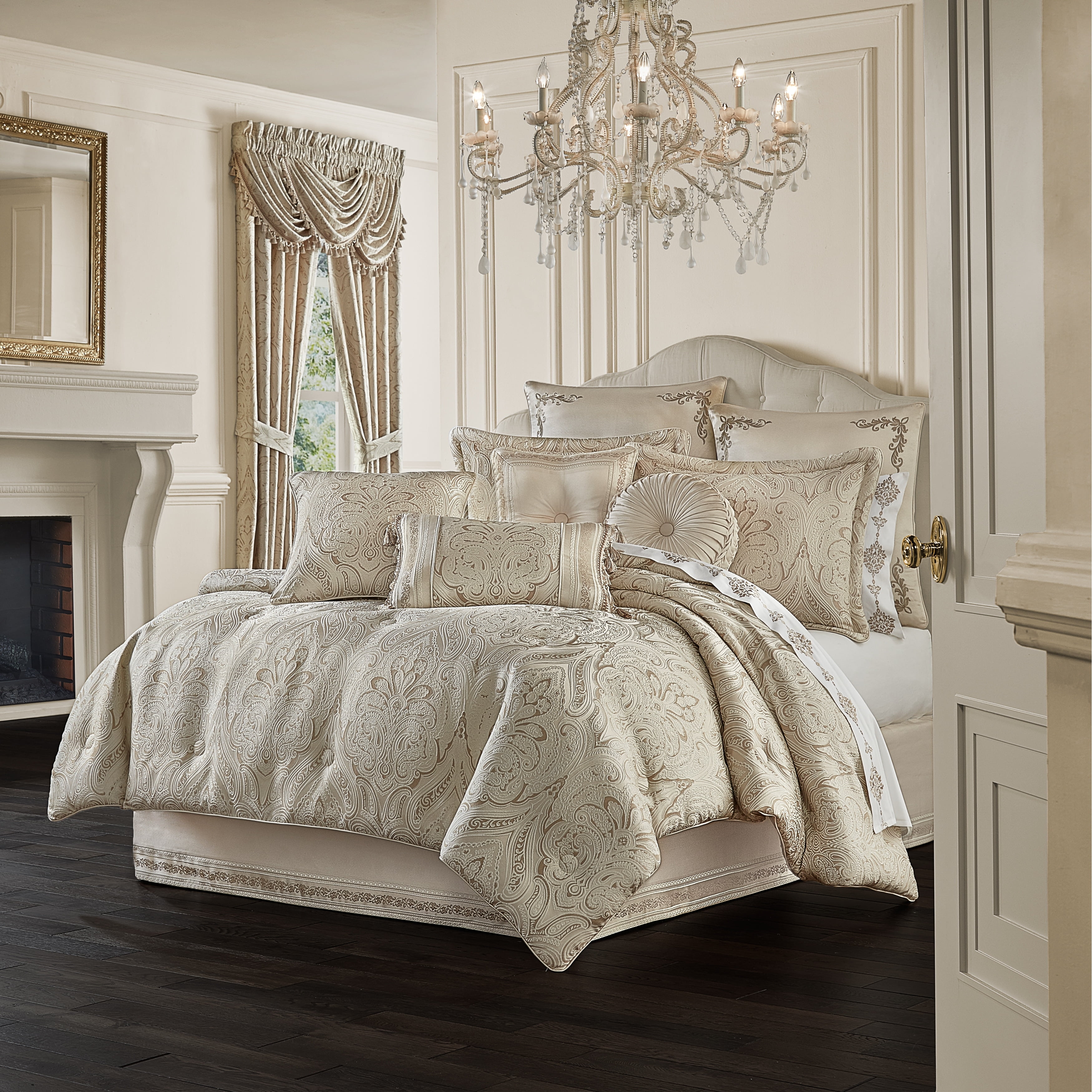 Champagne Damask Jacquard King Comforter Set with Pillow Shams