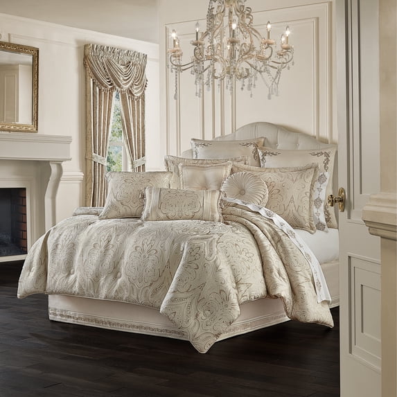 J. Queen New York Trinity Comforter Set King