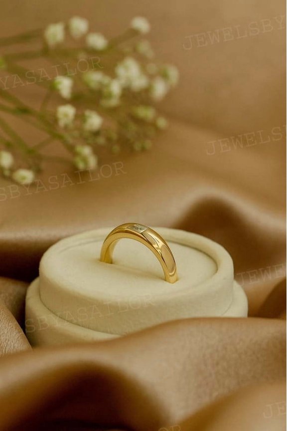 1.5MM Emerald Wedding Band / Star Sterling Silver Wome's Band / May Birthstone Gift for Her