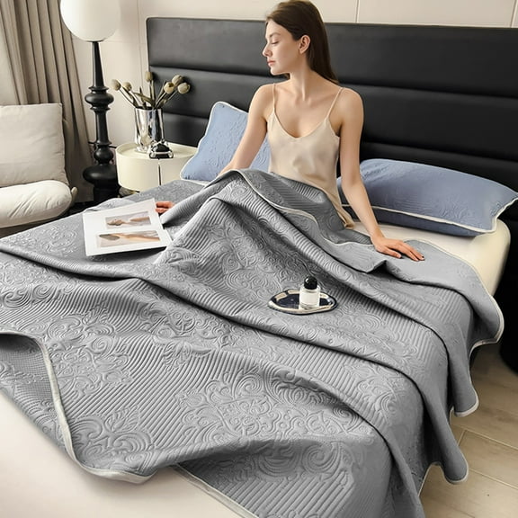 Quilt Personlized Monogram Lightweight Embossed Scalloped Throw Blanket Four Seasons, Suitable Bed, Sofa, Sofa, Office, School, Car, Camping, Machine Washable and Easy To Clean, 70.9*78.7In