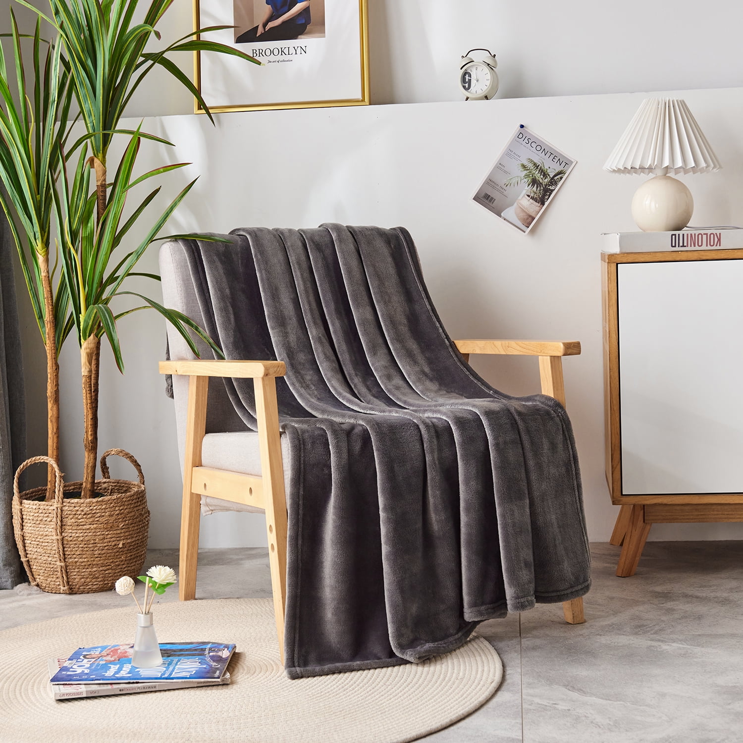 Saro Lifestyle 50 x 60 in. Sevan Collection Block Throw Blanket, Navy
