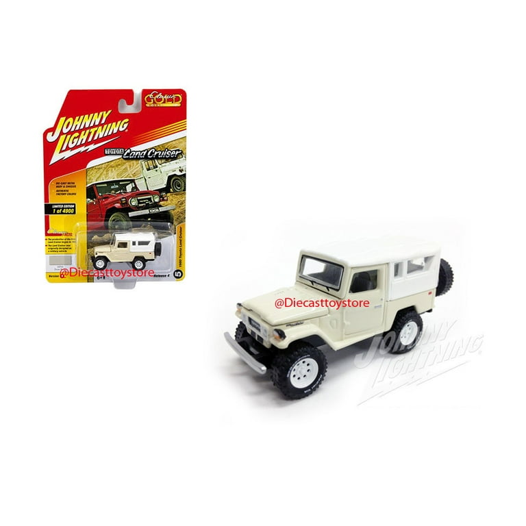 JOHNNY LIGHTNING 1:64 CLASSIC GOLD - VERSION A - 1980 TOYOTA LAND