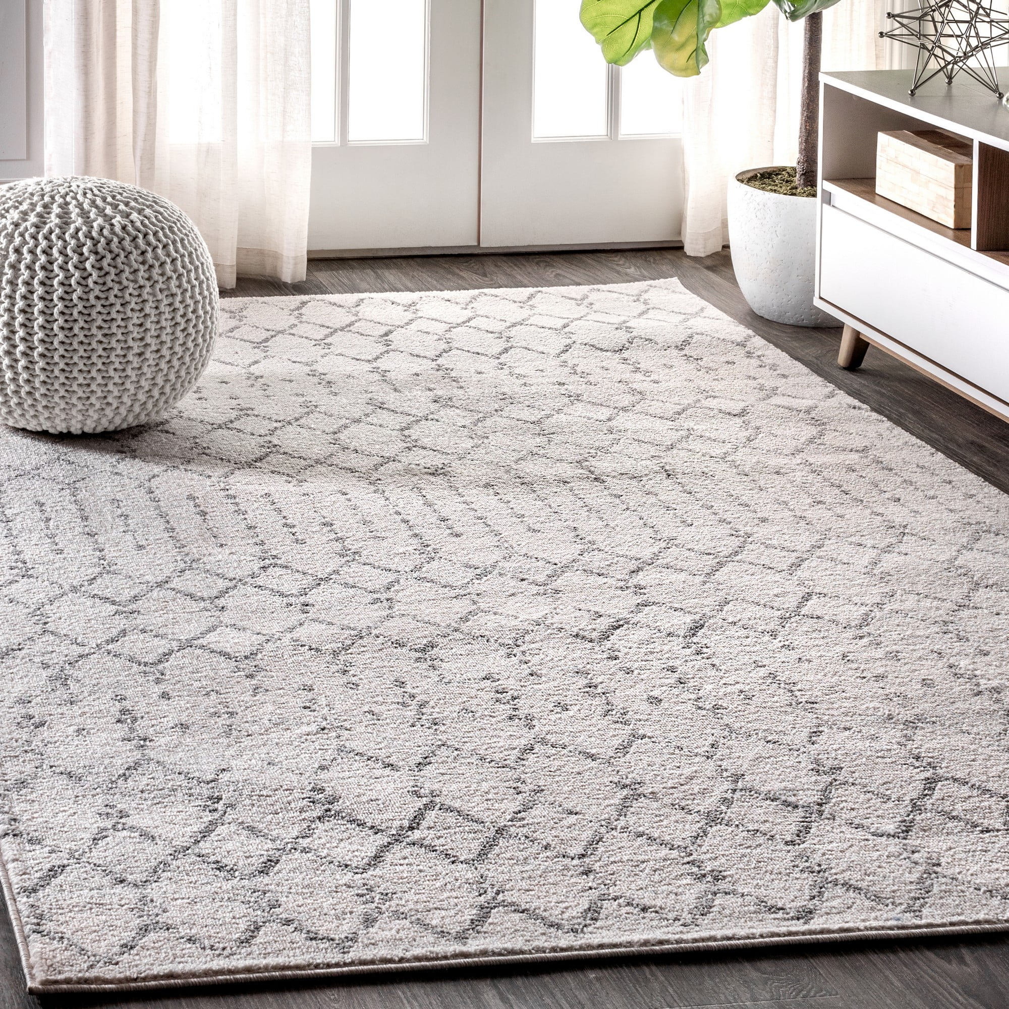Cream and Gray Diamond Pattern Reversible Area Rug