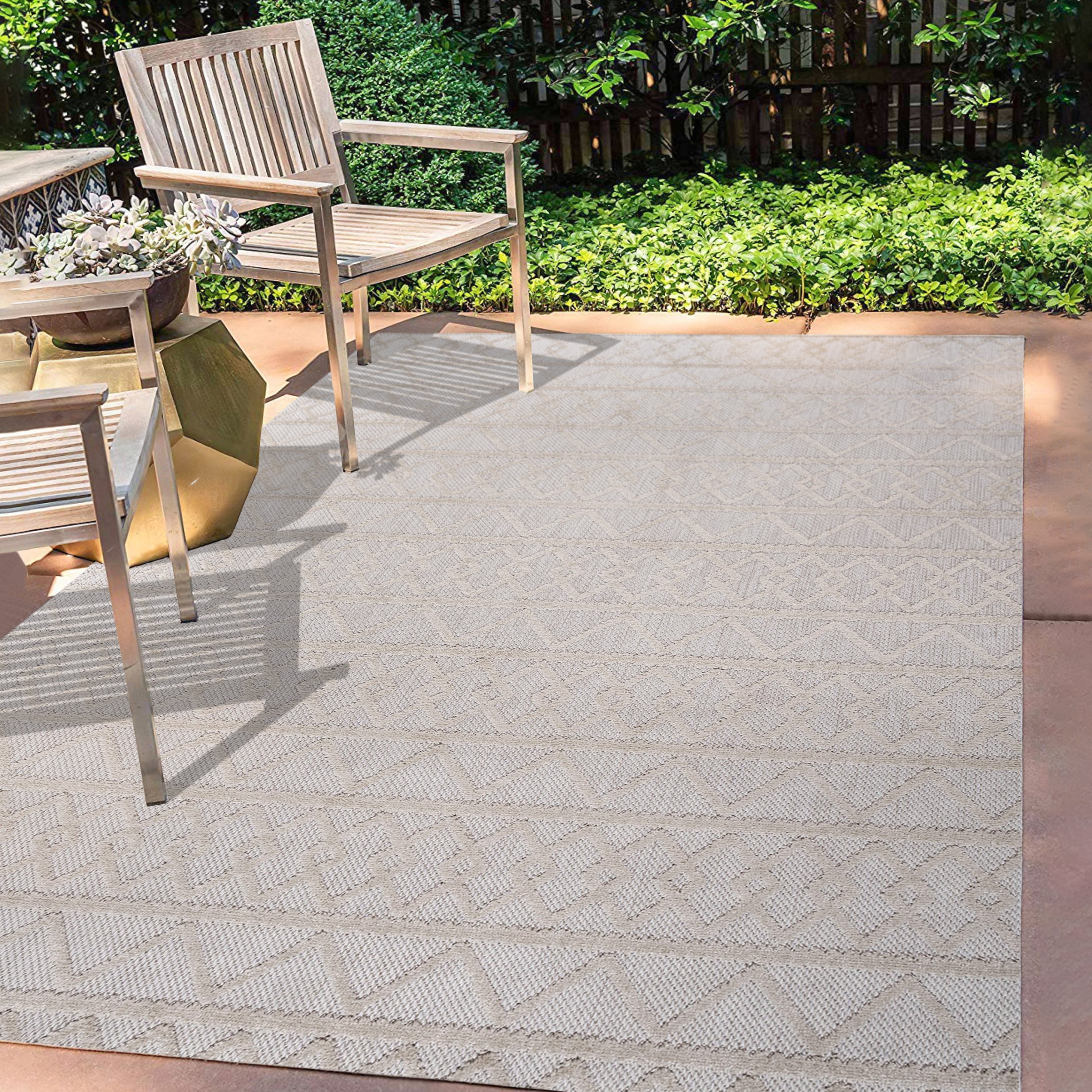 Ivory Geometric Synthetic Reversible 5x8 Area Rug