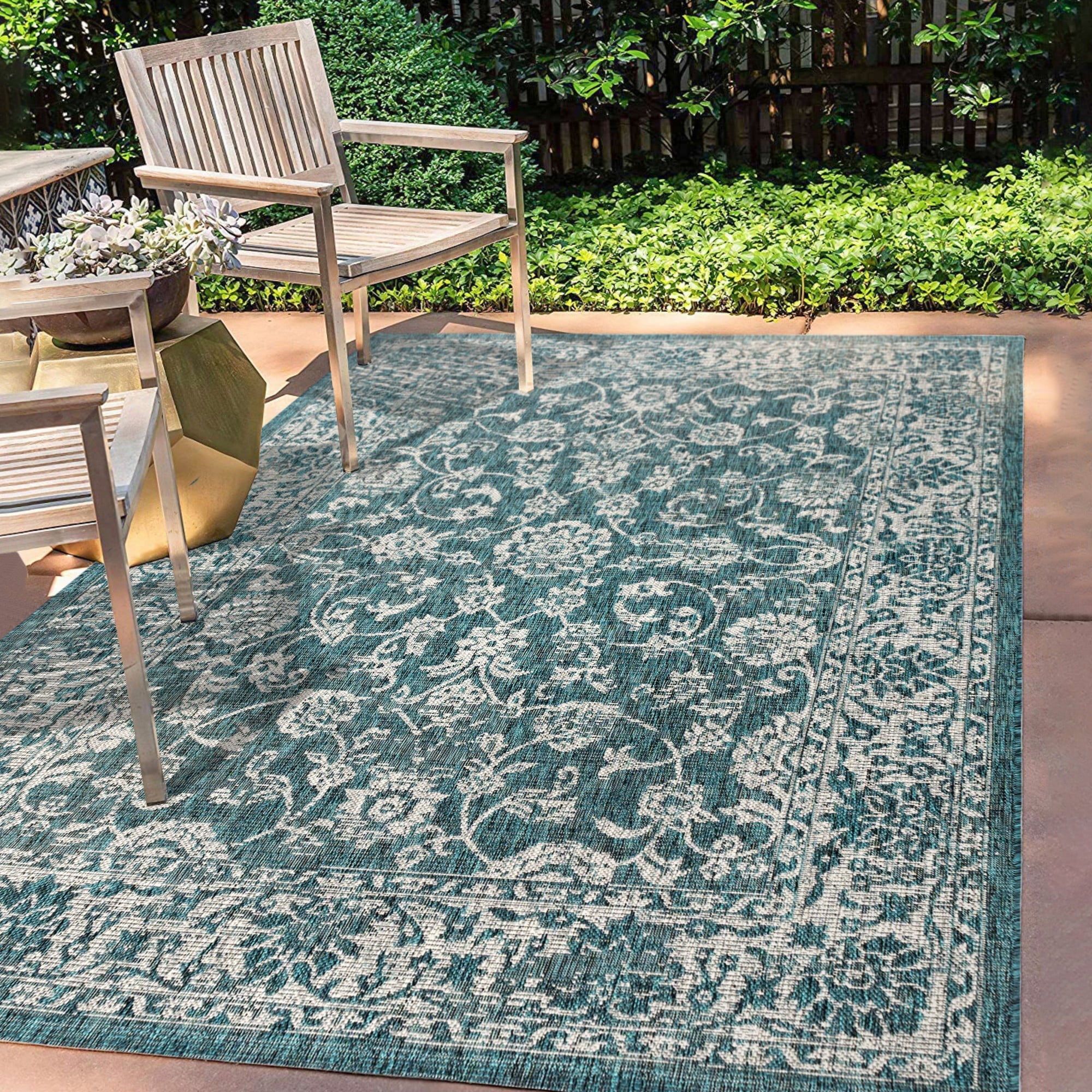 4' X 6' Gray And Ivory Floral Stain Resistant Indoor Outdoor Area Rug 4' X 6' Gray And Ivory Floral Stain Resistant Indoor Outdoor Area Rug